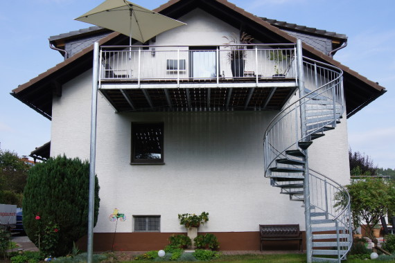 Anbaubalkon mit zwei Stützen