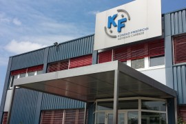 Vordachkonstruktion und Firmenschildunterbau